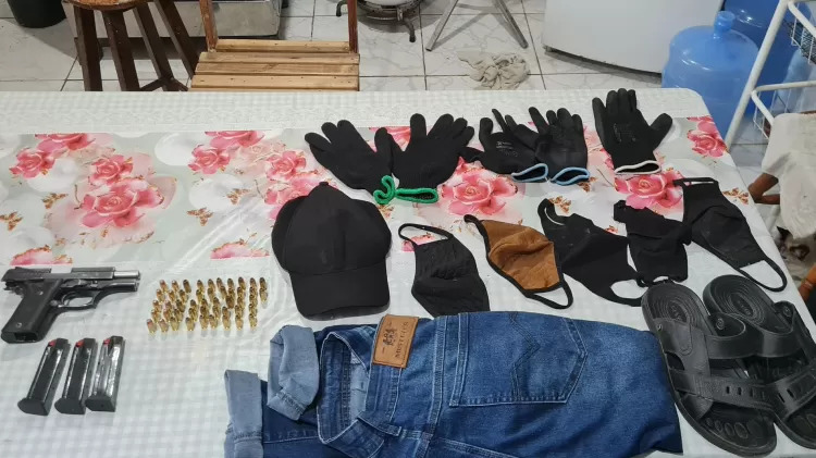 Objetos apreendidos na casa do Serial Killer de Maceió