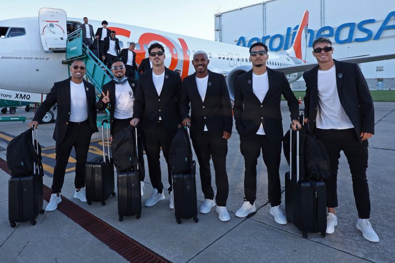 Jogadores do Botafogo desembarcaram em Buenos Aires para final da Libertadores contra o Atlético-MG, na última quarta-feira (27) 