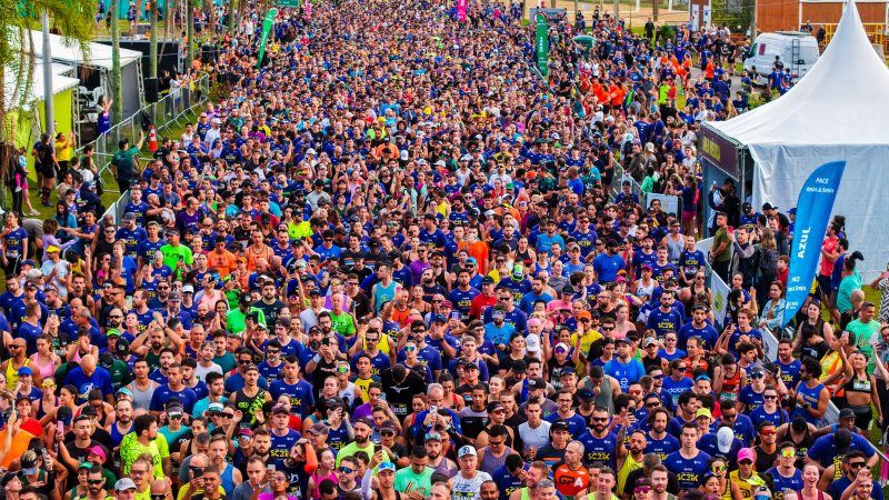 Foto mostra corredores da meia maratona