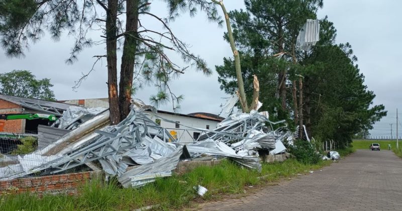 Saque calamidade é liberado após forte temporal atingir sombrio, em novembro de 2024