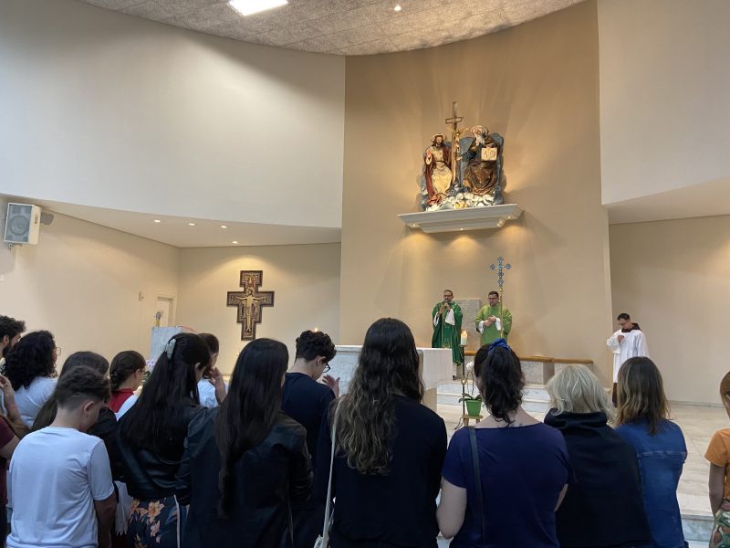 Missa na Igreja da Santíssima Trindade, em Florianópolis