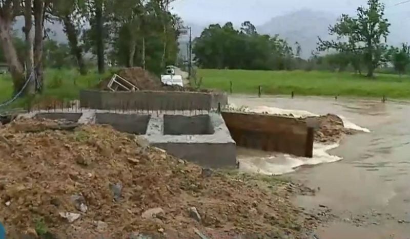 Moradores ficam ilhados em condomínio de Santo Amaro da Imperatriz, a Grande Florianópolis