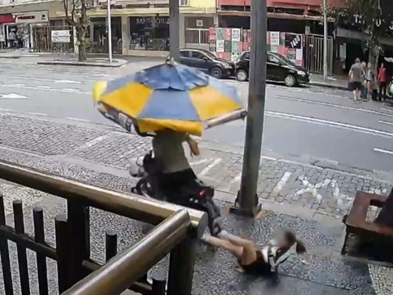 Mulher é arrastada por ladrão em rua do Rio durante tentativa de assalto no Leblon