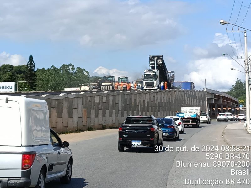 Construção de viaduto no complexo do Badenfurt em Blumenau 