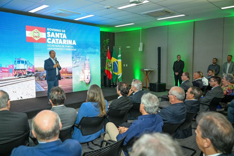 Governador Jorginho Mello fala sobre obras em aeroportos de SC