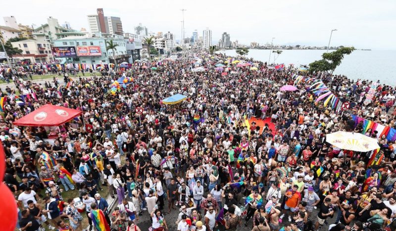 Parada LGBTI+ de Florianópolis espera receber 100 mil pessoas no domingo (17)