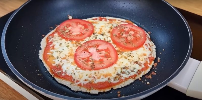 Pizza de frigideira fit: alternativa saudável e gostosa para o lanche ou jantar