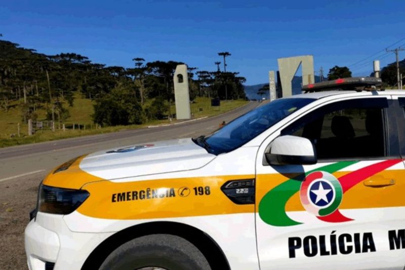 Viatura da Polícia Militar em rodovia estadual de SC