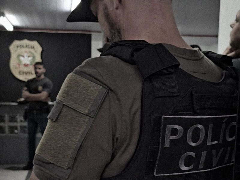 Na foto, policial civil que atuou na operação que prendeu homens por vender drogas em plataformas digitais.