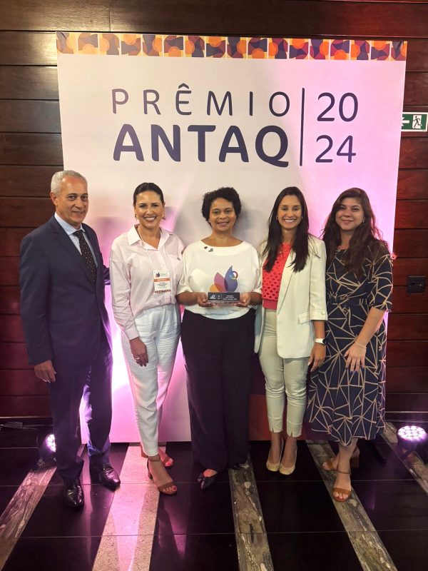 imagem mostra premiação da Portonave na ANTAQ