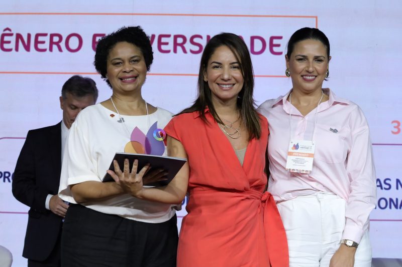 imagem mostra premiação da Portonave na ANTAQ