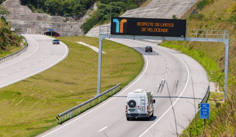 Radares serão instalados no contorno viário, placa respeite o limite de velocidade