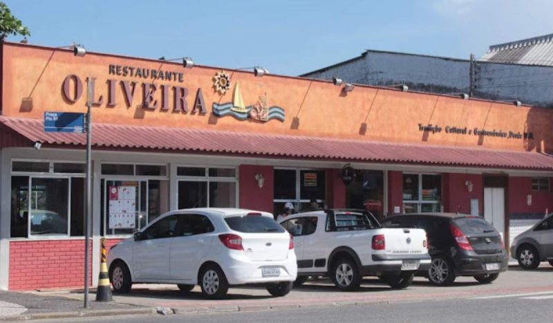 Foto mostra fachada do restaurante Oliveira