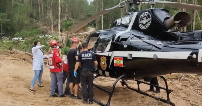 Homem sofreu lesão grave após ter perna esmagada por árvore