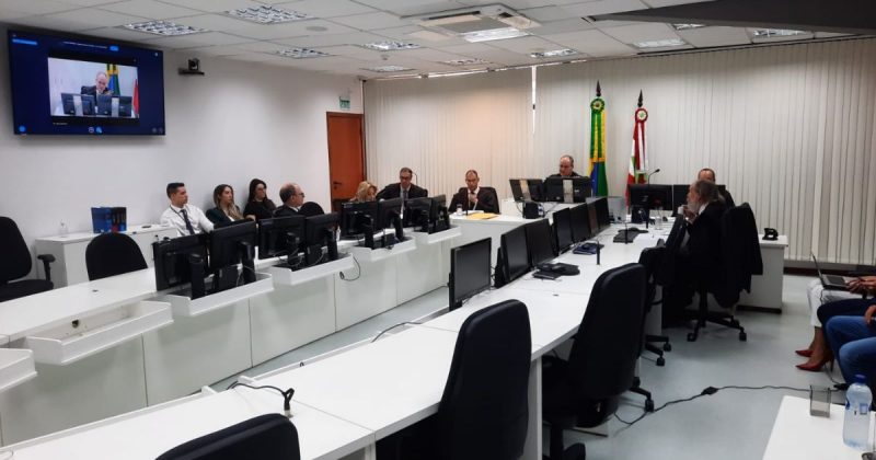 Audiência onde Clésio Salvaro e mais 20 viram oficialmente réus 