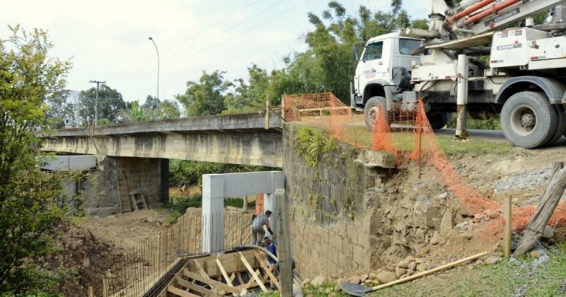 Obra de serviço da ponte foi entregue em maio e o prazo de entrega era 90 a 120 dias