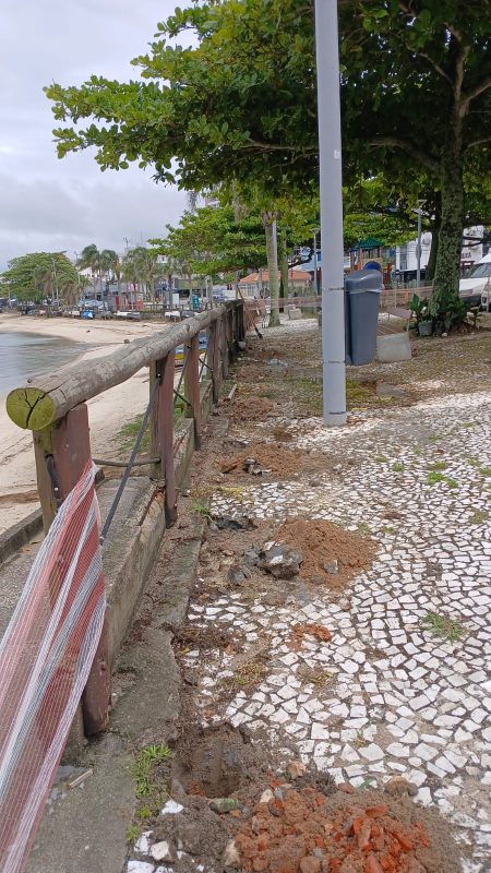 praia localizada em Coqueiros, na praia de Itaguaçu, em Florianópolis