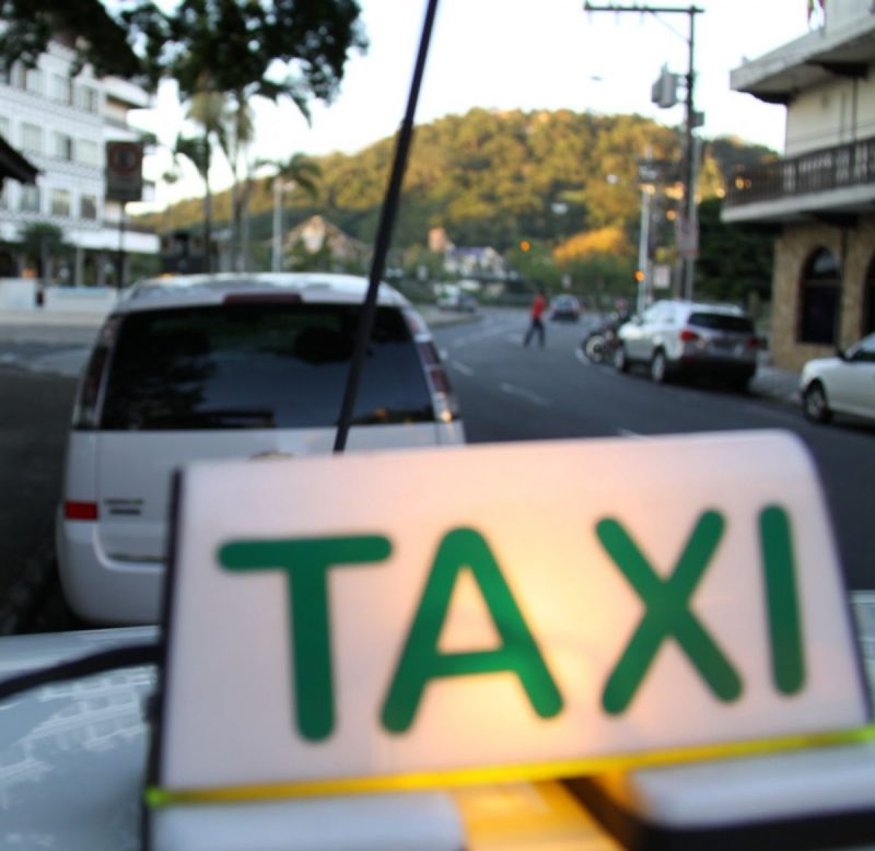 Táxis parados em estacionado em Blumenau