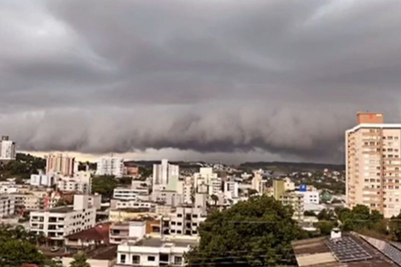 A nuvem gigante foi vista no Oeste de SC