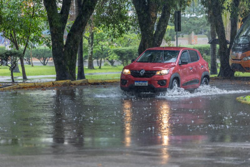 Riscos de alagamentos voltam a preocupar o estado com as fortes chuvas nos próximos dias