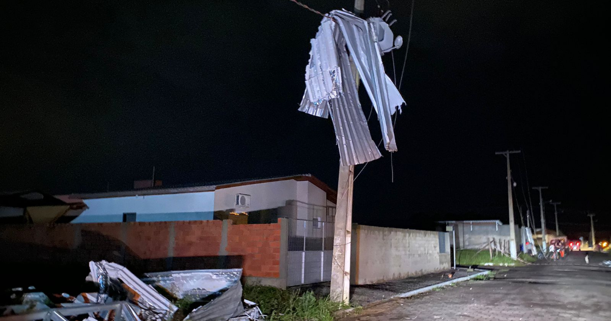 Temporal causou inúmeros estragos em Sombrio - Romildo Black/Contribuição/ND