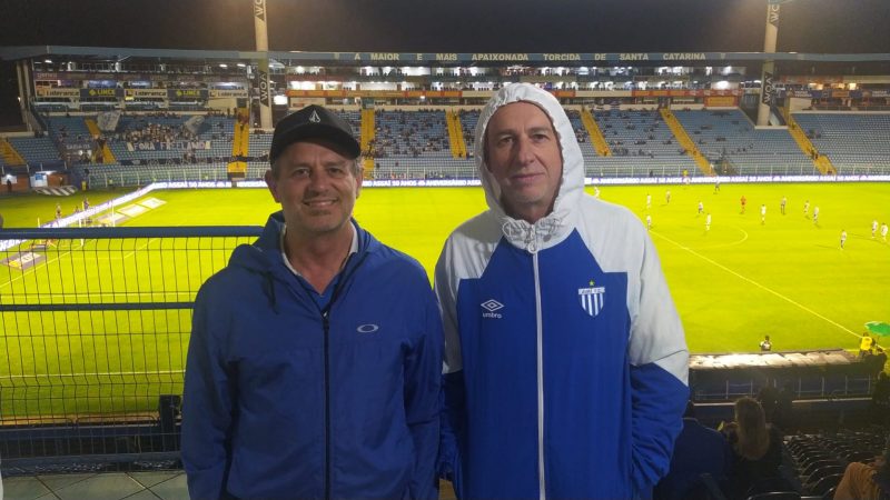 Torcedores do Avaí foram ao jogo mesmo com frio, chuva e sem valer nada