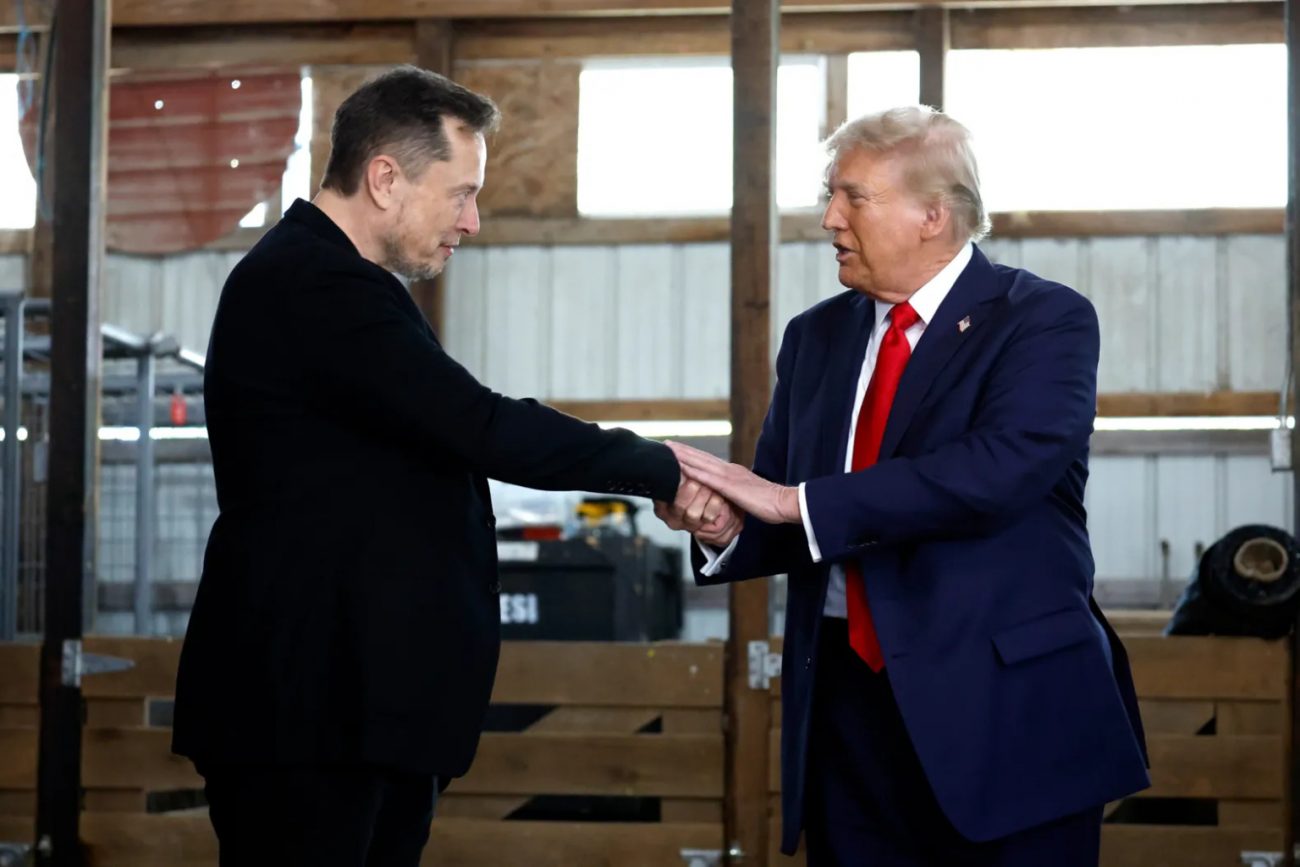 Musk deixou o governo Trump na noite de quarta-feira (28) Musk deixou o governo Trump na noite de quarta-feira (28). Na imagem, os dois aparecem se cumprimentando.