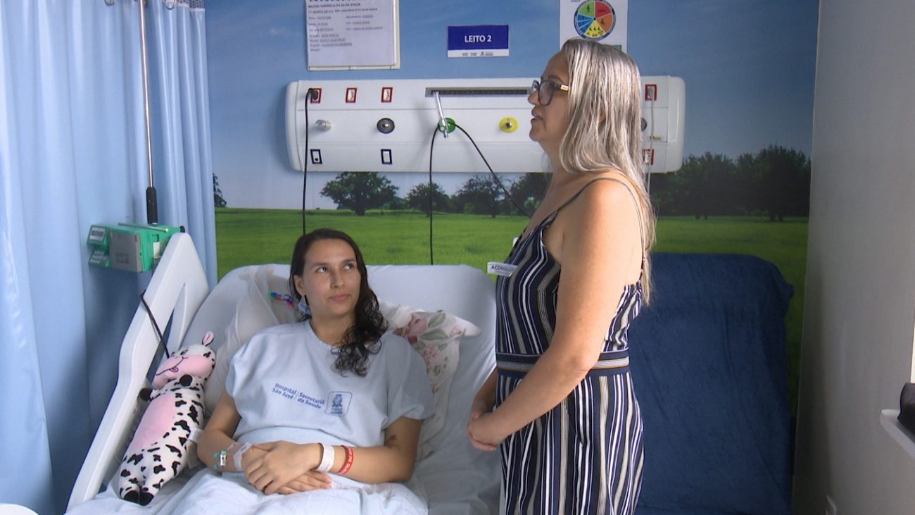 Milena e sua mãe Ligia compartilham momentos no hospital - Luciano Senderski/NDTV