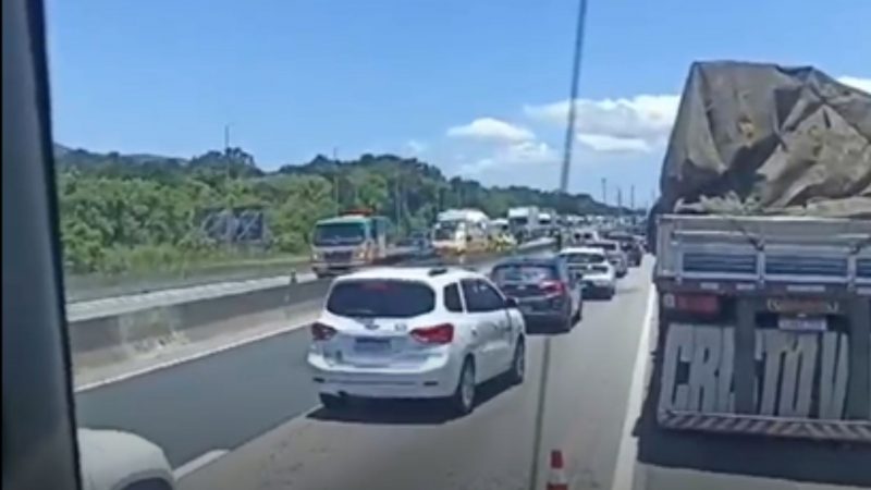 Imagem mostra como ficou rodovia depois do acidente onde mulher morreu