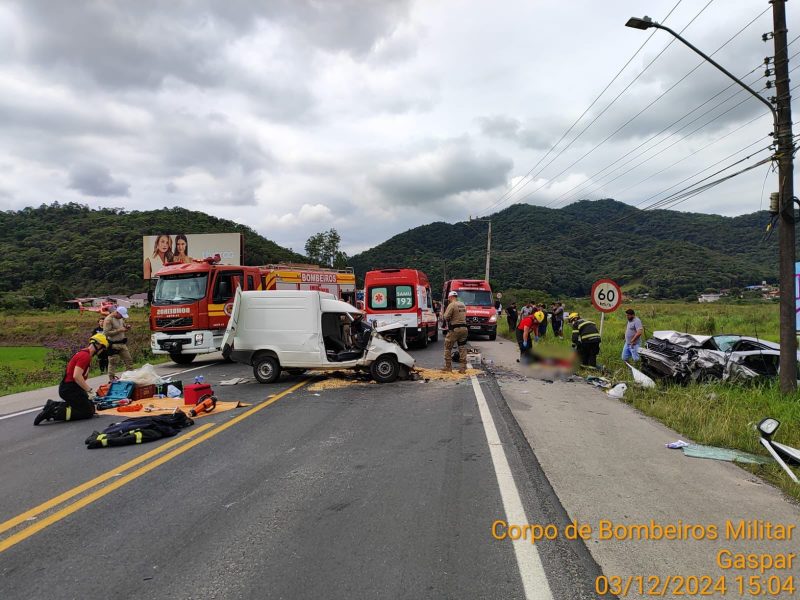 Imagens dos destroços de grave acidente em que motorista morreu