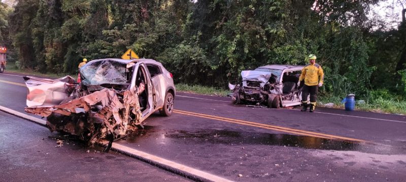 O HR-V e o Tiggo ficaram completamente destruídos após a colisão - Foto: Vinicius Ranzan