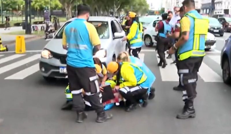 Mulher atropela agente de trânsito para fugir de teste do bafômetro 