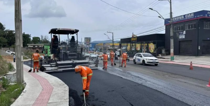 Obras na Avenida Santa Catarina, em Camboriú