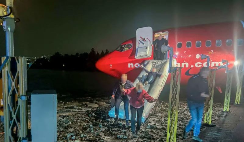 Avião derrapa na pista e quase cai no mar gelado na Noruega