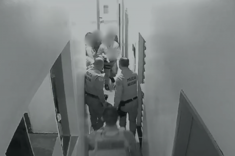 A crian&ccedil;a de apenas 15 semanas, desacordada, foi reanimada no domingo (8). – Foto: Pol&iacute;cia Militar/Reprodu&ccedil;&atilde;o