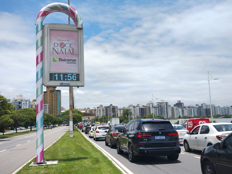 Beiramar Shopping decora a avenida mais movimentada da cidade com o espírito do natal 