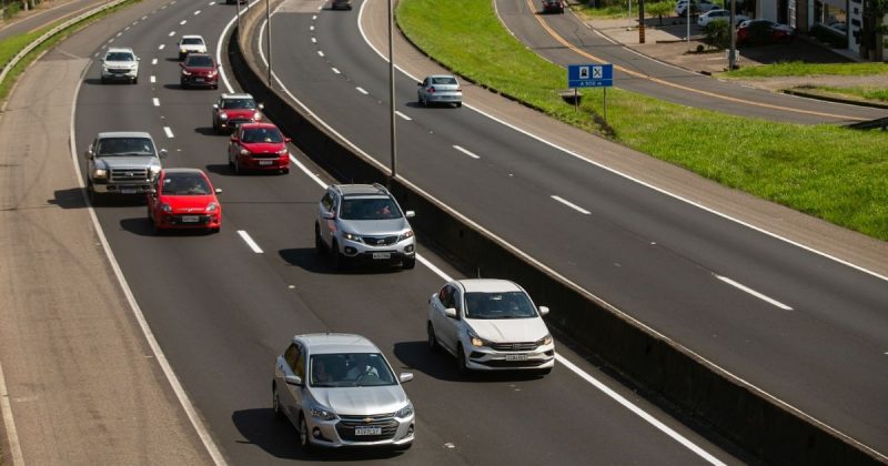 Fluxo de veículos na BR-101 no Sul de SC