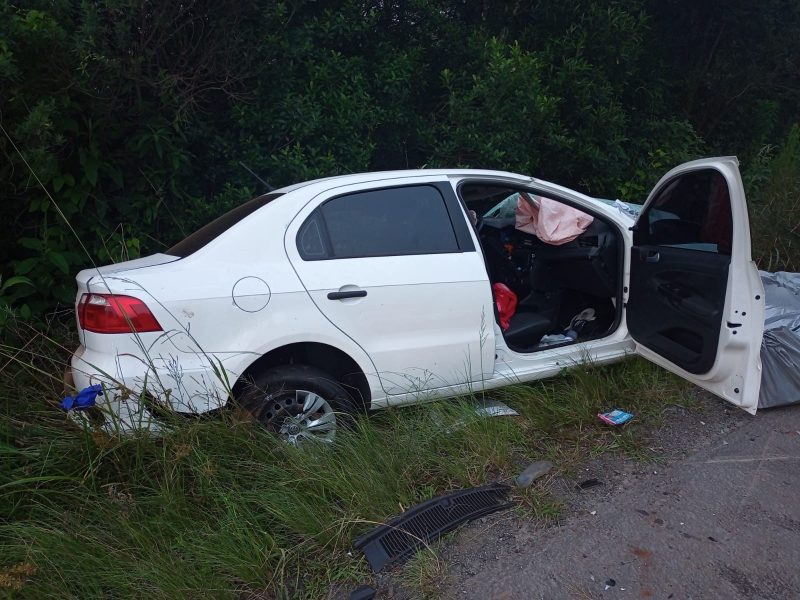 Carro envolvido no acidente na BR-282 destruído