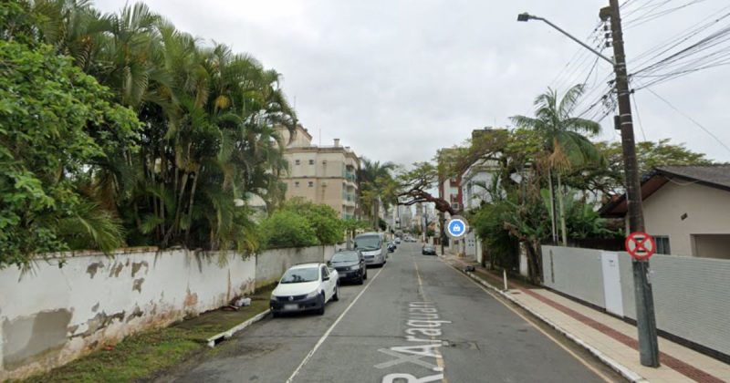 Rua onde aconteceu briga generalizada em bar de Balneário Camboriú