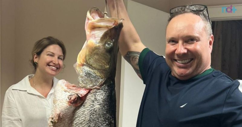 Foto de Robalo de 20 kg segurado por corretor de imóveis