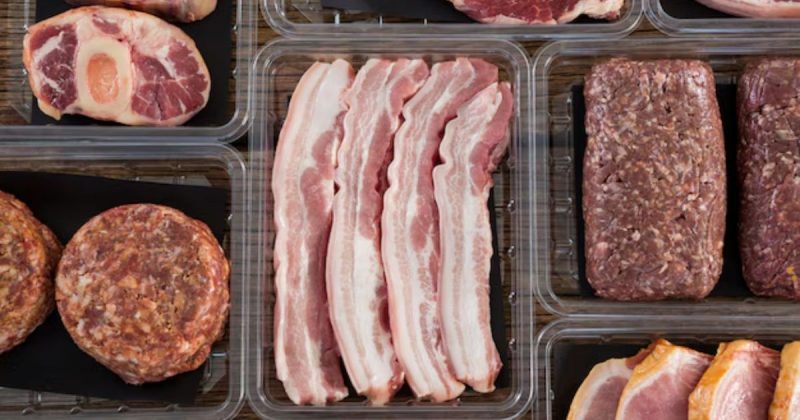 Diversos tipos de carnes em embalagens plásticas