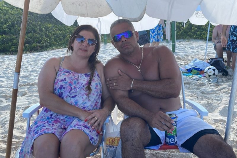 Turistas na praia em Florianópolis 