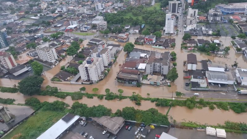 Bancada federal de SC no Congresso Nacional destinou R$ 2,76 bilhões ao estado em emendas, mas só 1,8% desse valor foi para ações de Defesa Civil e prevenção de desastres naturais