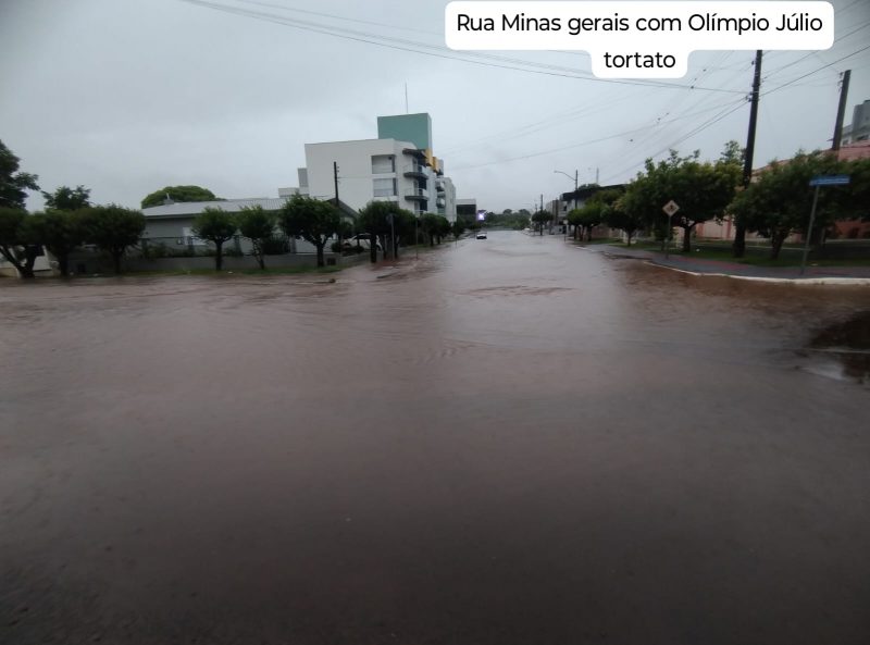 Chuva em Enxere deixou água sobre a pista