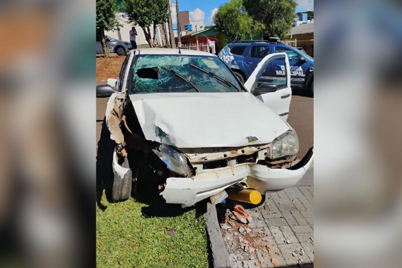 Motorista em fuga, colide com veículo e tenta fugir a pé em Chapecó