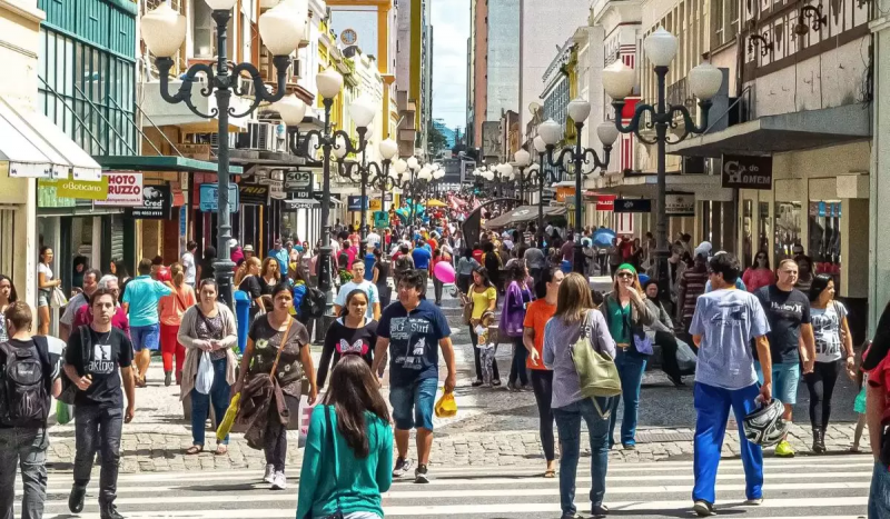 Comércio de Florianópolis fica aberto até às 22h nesta segunda-feira 