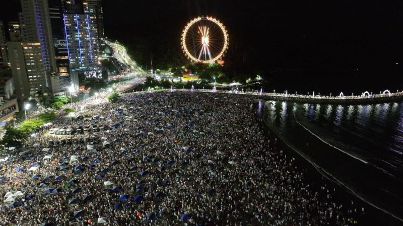 Foto de drone mostra contagem regressiva na roda-gigante em Balneário Camboriú