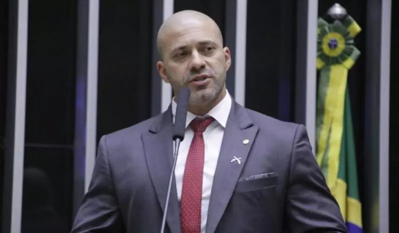 Ex-deputado federal, Daniel Silveira, teria descumprido ordens judiciais 