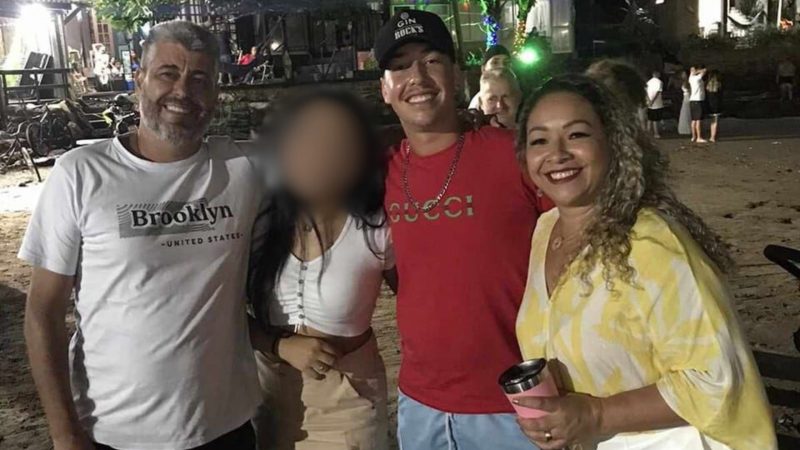 Imagem mostra Ramiro de branco, Walter de vermelho e Susimara de amarelo. Relatos dizem que Walter chamava de pai seu padrasto