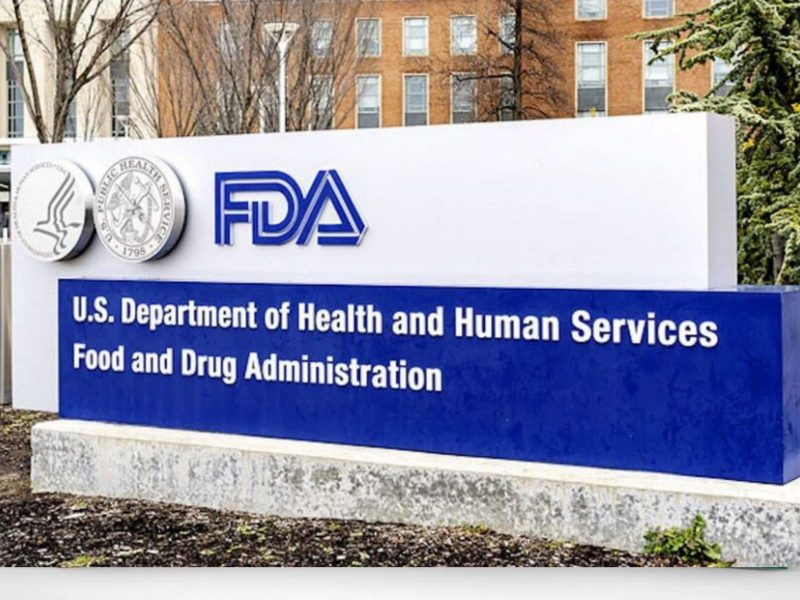 A imagem mostra a agência de saúde FDA (Food and Drug Administration), nos Estados Unidos.